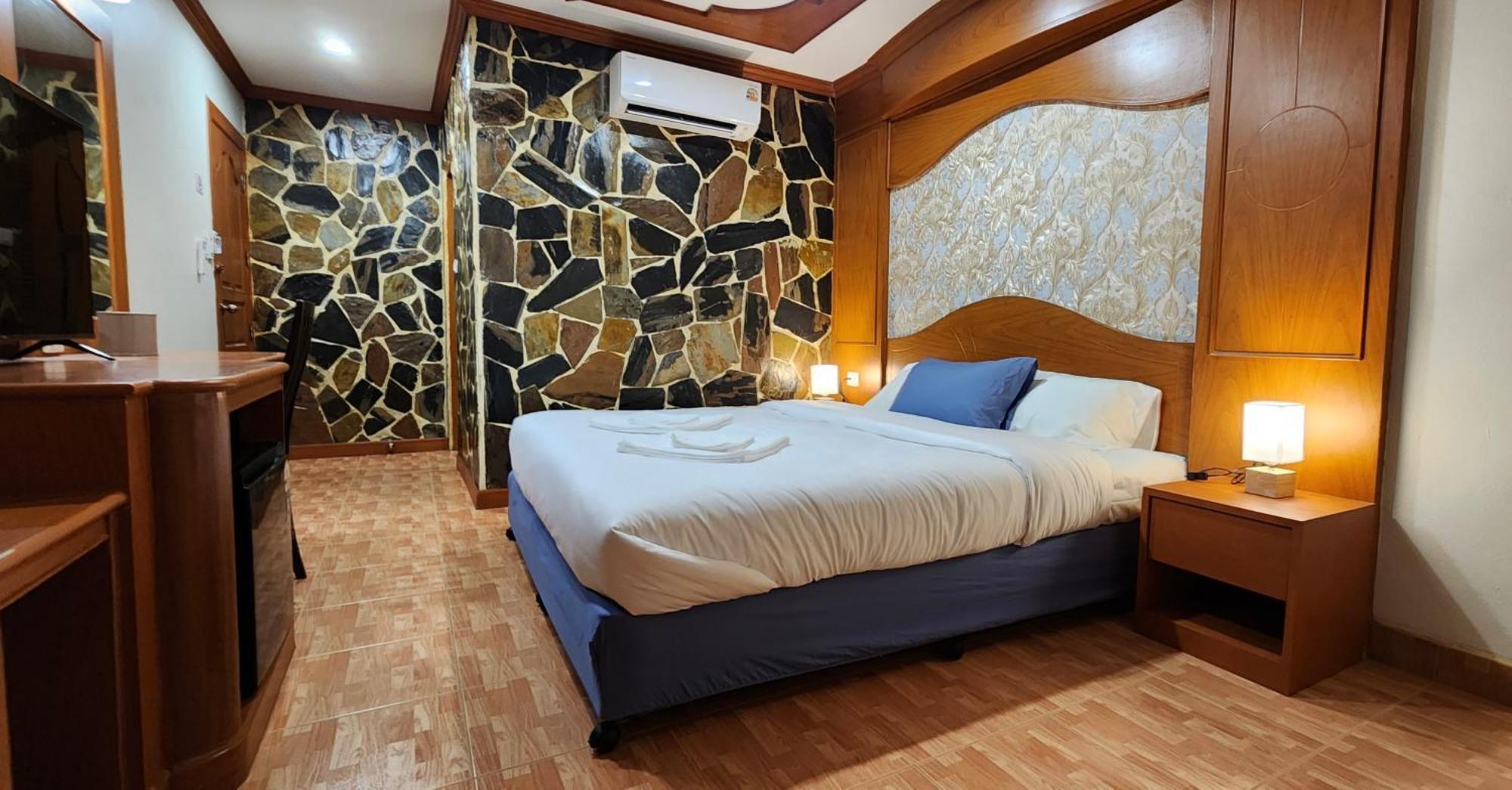 Arya Suites Patong Beach Ngoại thất bức ảnh